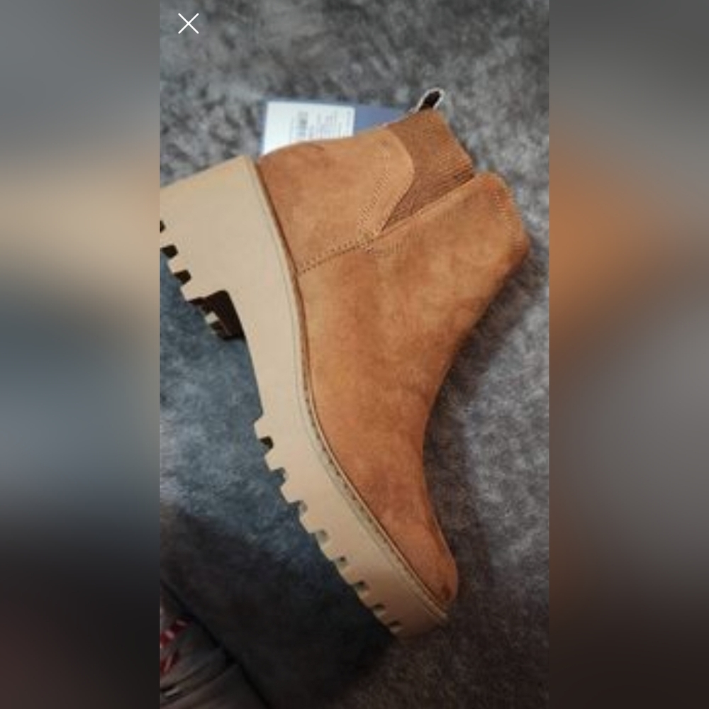 Womens brown boots size 6.5